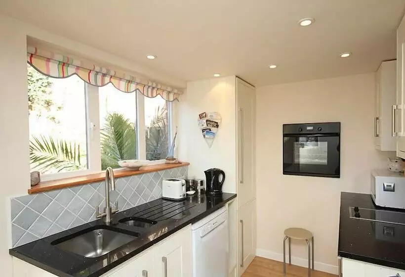 Porthole Cottage
