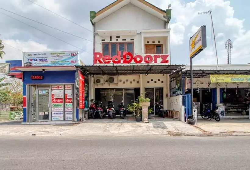 Reddoorz Hostel Near Terminal Condongcatur Jogja