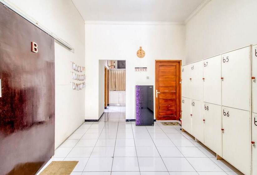 Reddoorz Hostel Near Terminal Condongcatur Jogja