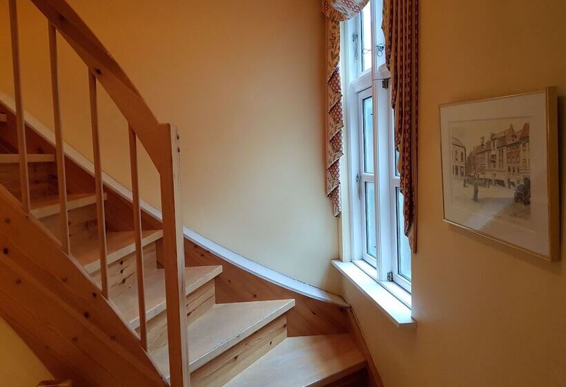 City Hotel Apartments