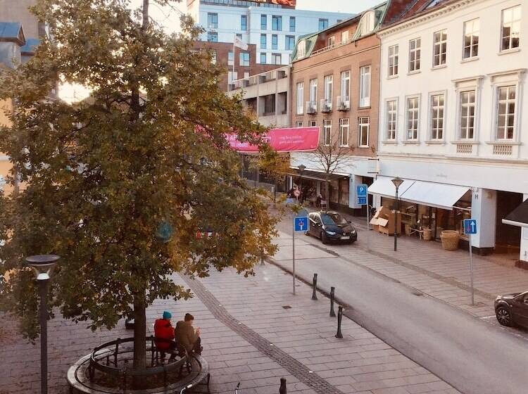 City Hotel Apartments