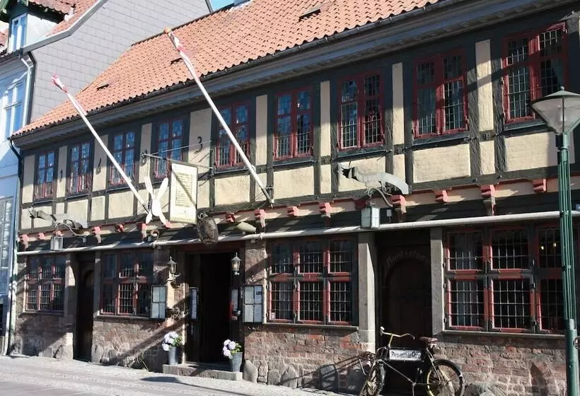 City Hotel Apartments