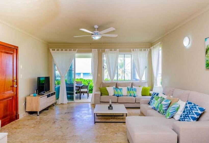 Everything Punta Cana Pool & Beach