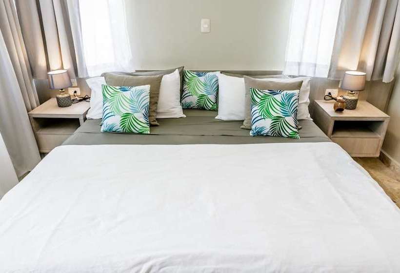 Everything Punta Cana Pool & Beach