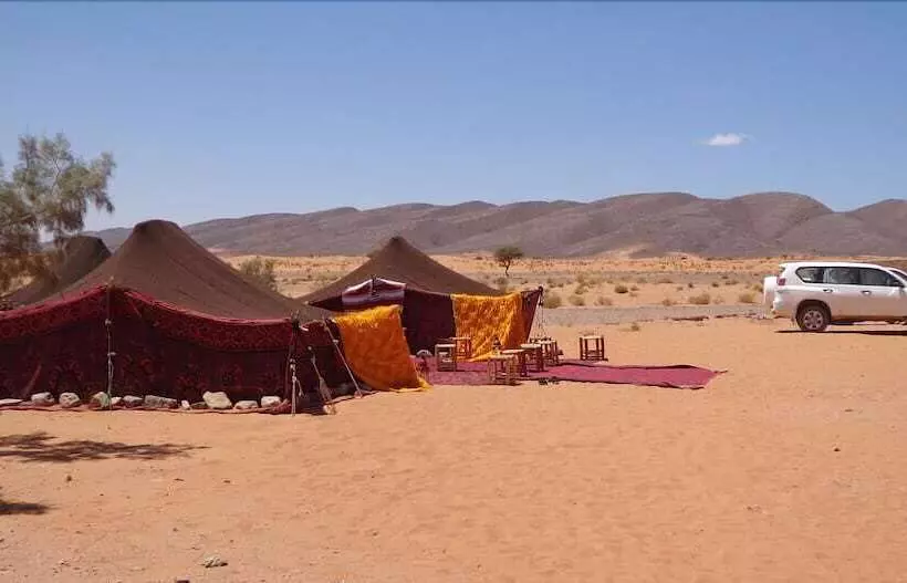 ホテル Bivouac Ouzina Porte De Sahara