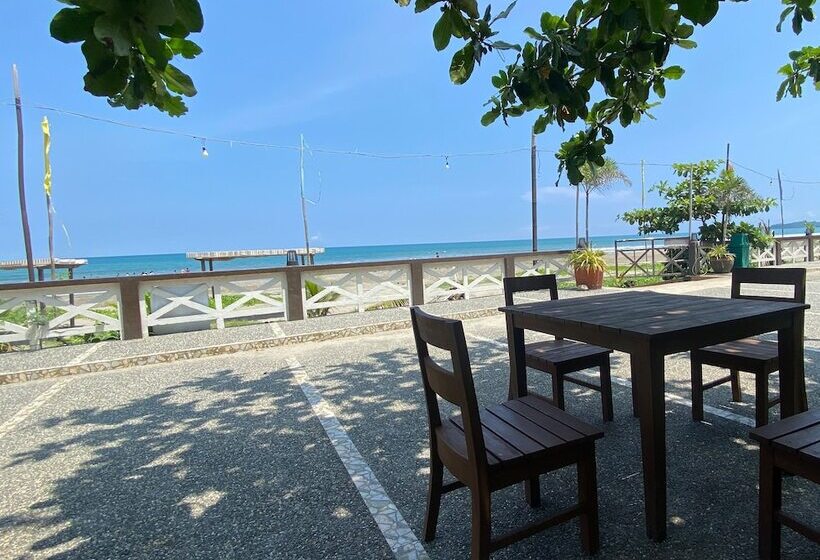 호텔 Marand Beach Resort