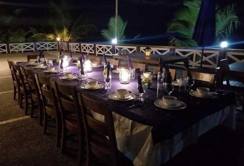 호텔 Marand Beach Resort