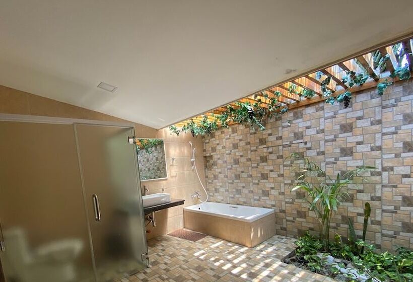 호텔 Marand Beach Resort