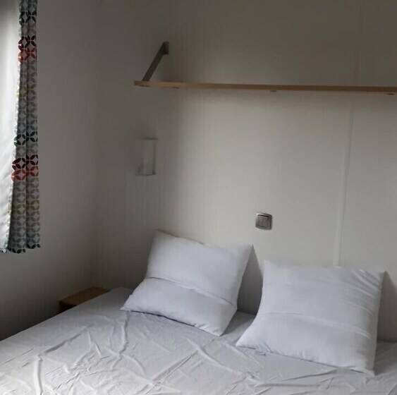 Hotell Tourne Pied à Collier