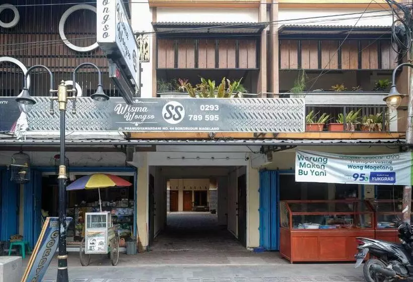 Hotelli Urbanview Syariah Wisma Wongso Borobudur