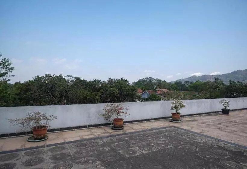 Hotelli Urbanview Syariah Wisma Wongso Borobudur