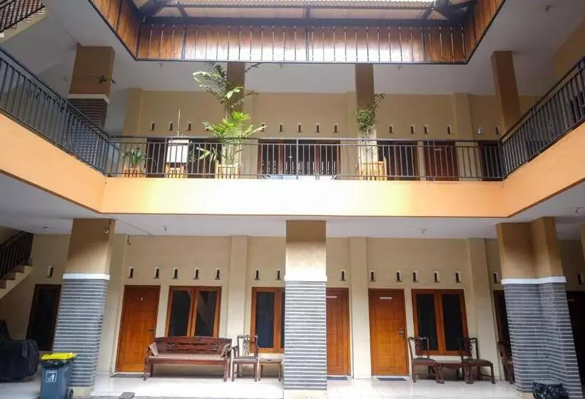 Hotelli Urbanview Syariah Wisma Wongso Borobudur