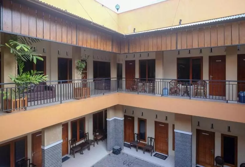 Hotelli Urbanview Syariah Wisma Wongso Borobudur