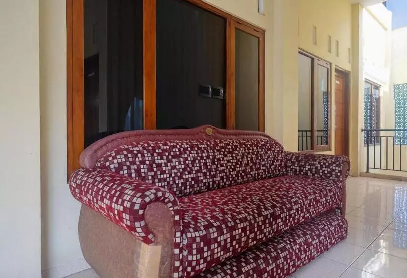 Hotelli Urbanview Syariah Wisma Wongso Borobudur