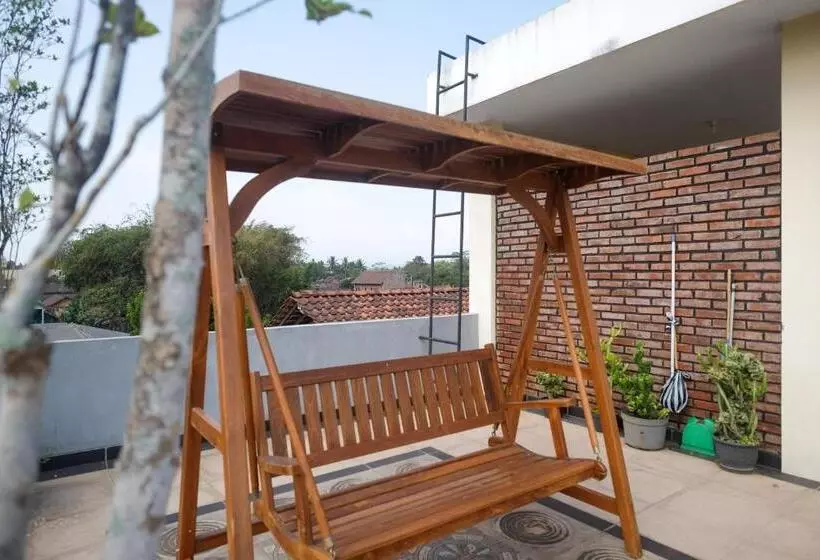 Hotelli Urbanview Syariah Wisma Wongso Borobudur