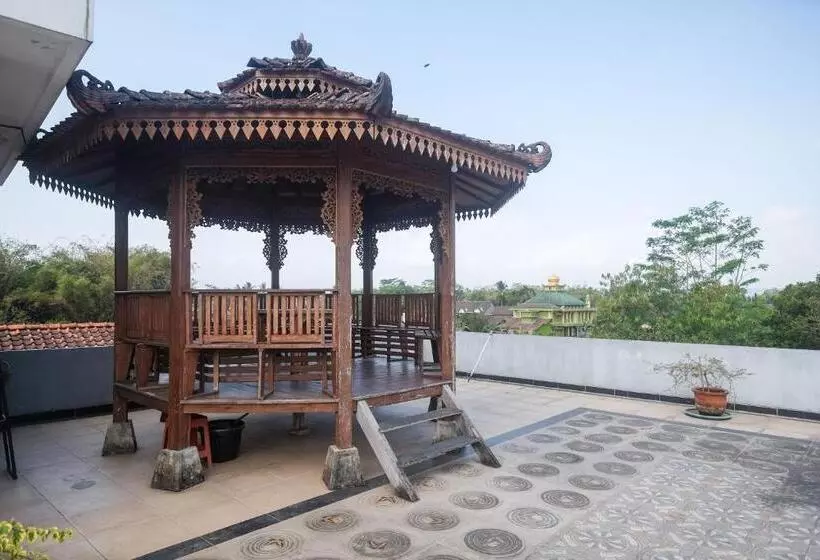 Hotelli Urbanview Syariah Wisma Wongso Borobudur