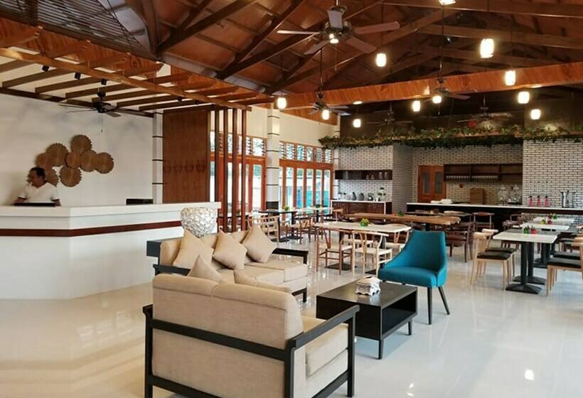 호텔 Marand Beach Resort