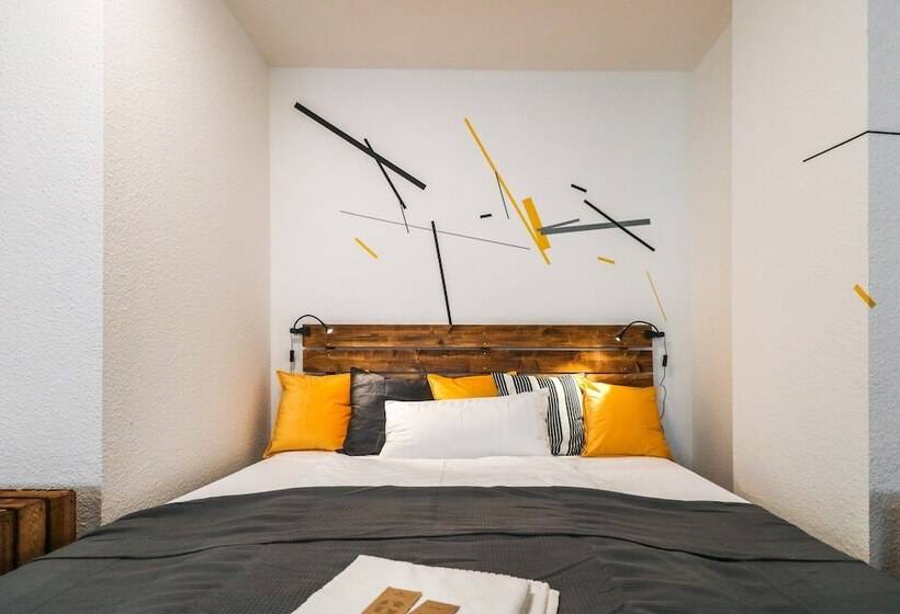 Nice And Clean Hostel Room For 3 2c