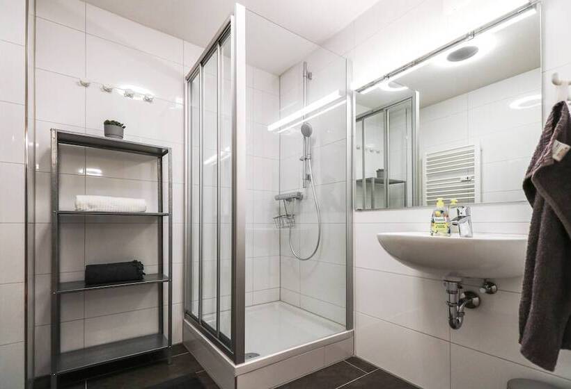 Nice And Clean Hostel Room For 3 2c