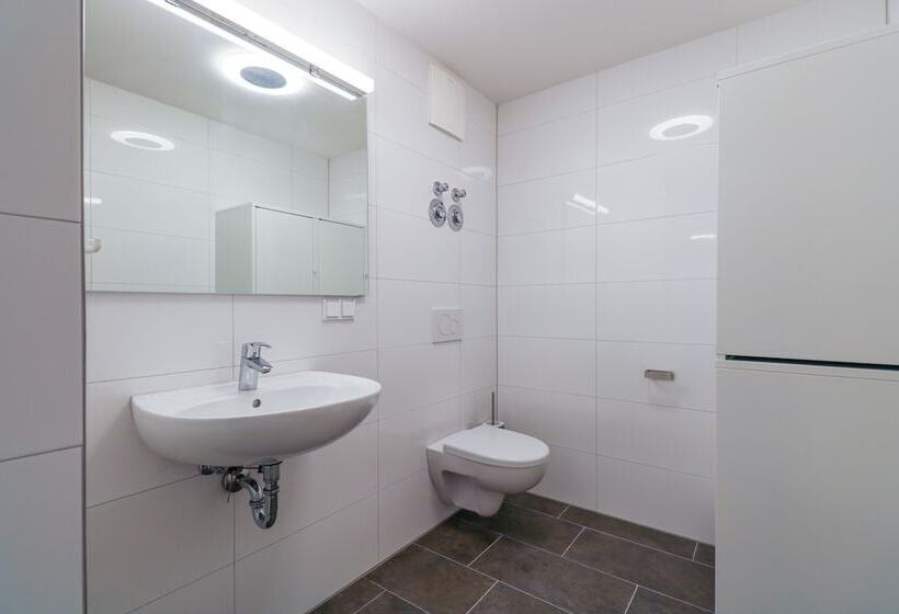 Nice And Clean Hostel Room For 3 2c