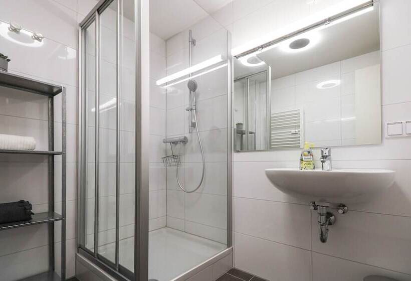 Nice And Clean Hostel Room For 3 2c