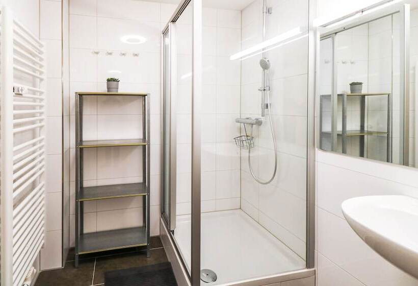 Nice And Clean Hostel Room For 3 2c