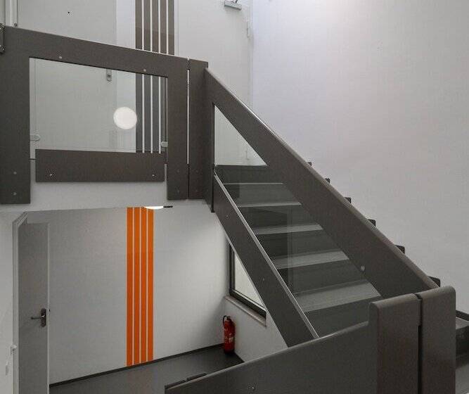 Nice And Clean Hostel Room For 3 2c