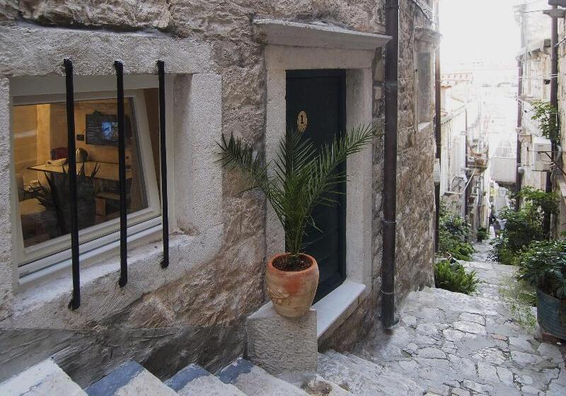 بنسيون La Vita E Bella Iii