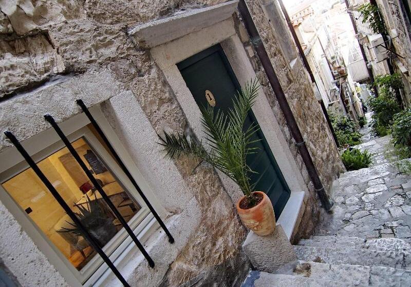 بنسيون La Vita E Bella Iii