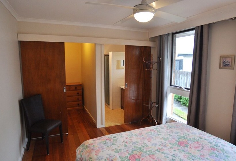 Salty Sands  Meters From The Beach, Free Wifi