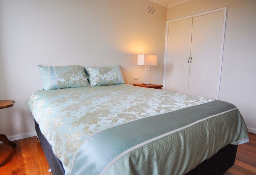 Salty Sands  Meters From The Beach, Free Wifi