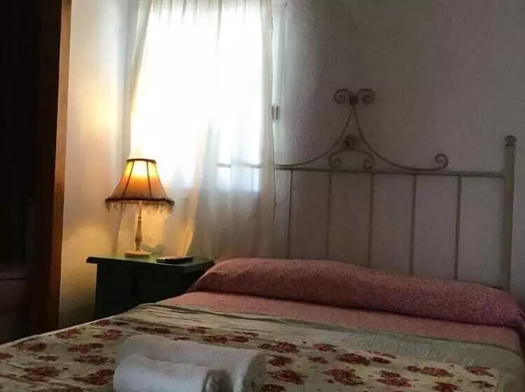 Retkeilymaja Rocio Rooms