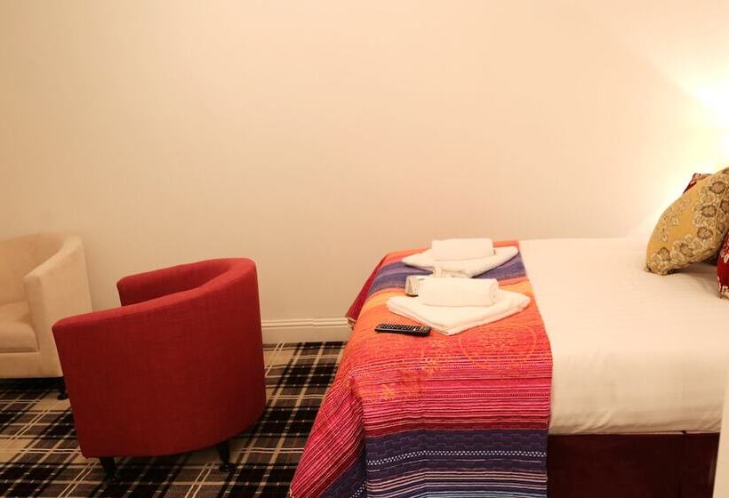 Отель Atz&h Inn