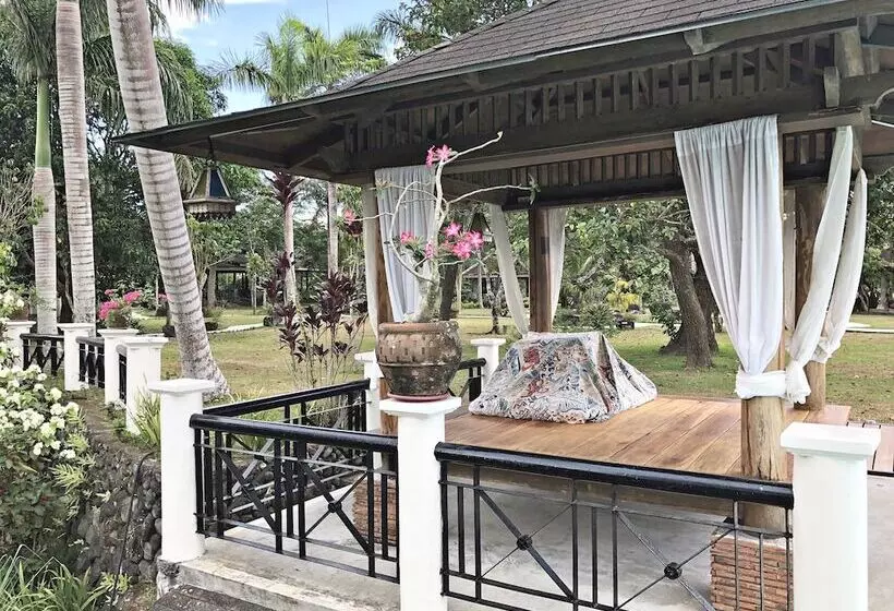 Hotelli Overlooking Lagoon At Sitio De Amor