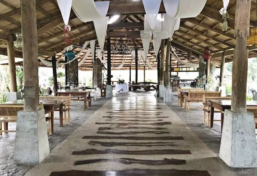 Hotelli Overlooking Lagoon At Sitio De Amor