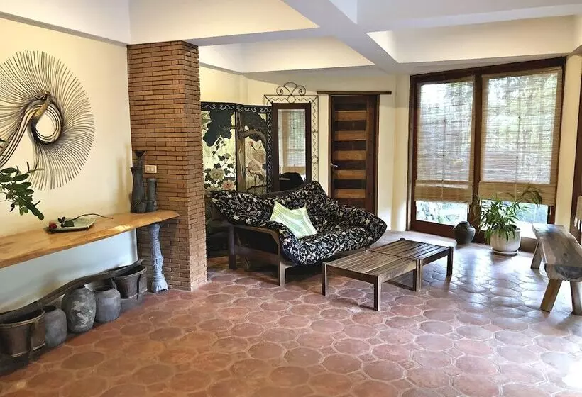 Hotelli Overlooking Lagoon At Sitio De Amor