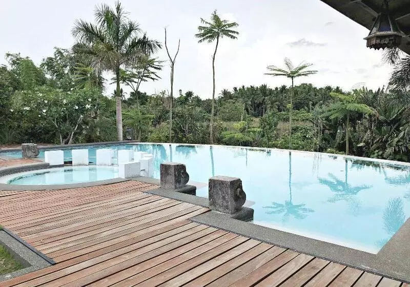 Hotelli Overlooking Lagoon At Sitio De Amor