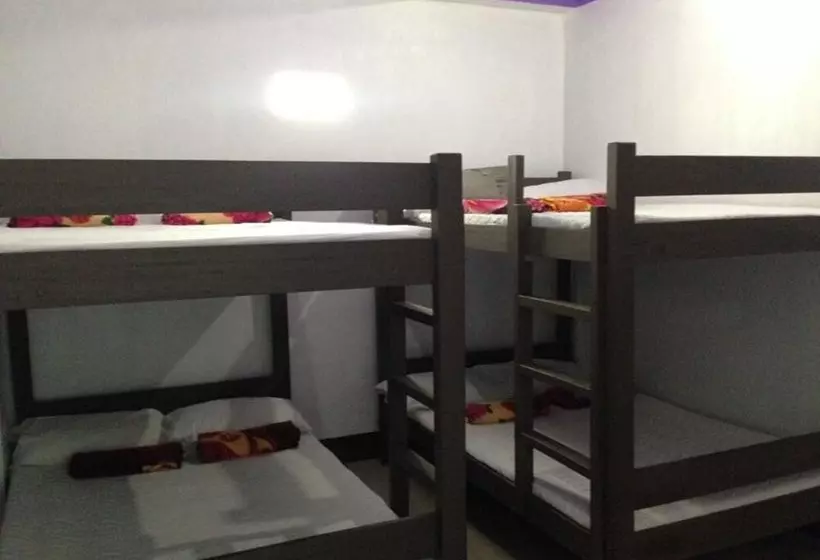 Ysraela Lodging House  Burgos  Hostel
