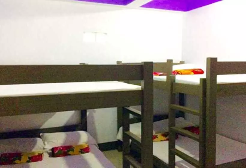 Ysraela Lodging House  Burgos  Hostel