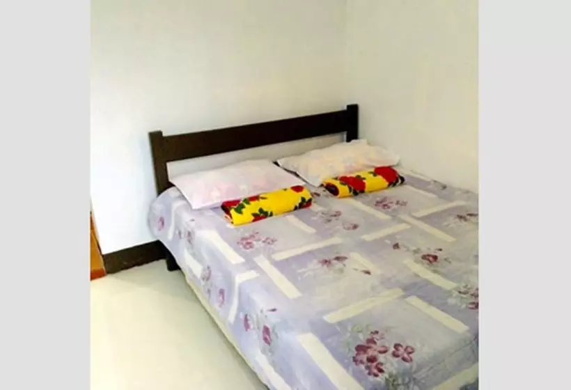 Ysraela Lodging House  Burgos  Hostel
