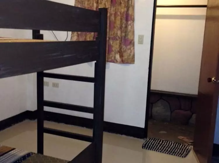 Ysraela Lodging House  Burgos  Hostel