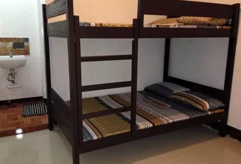 Ysraela Lodging House  Burgos  Hostel