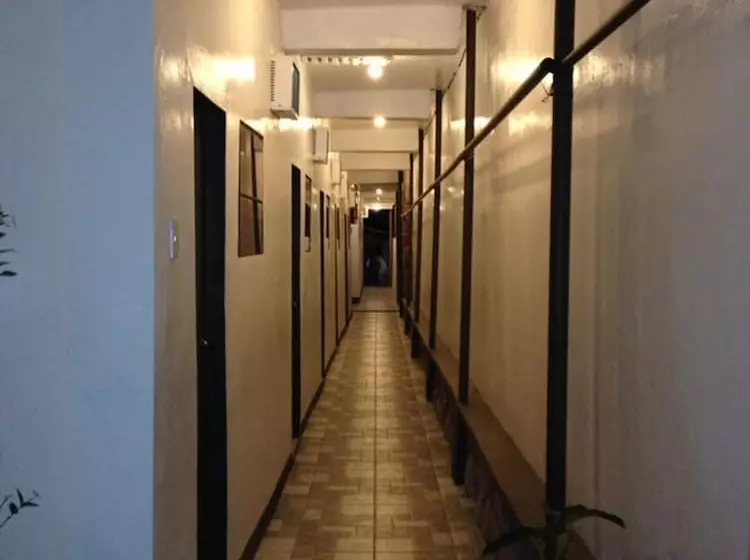 Ysraela Lodging House  Burgos  Hostel