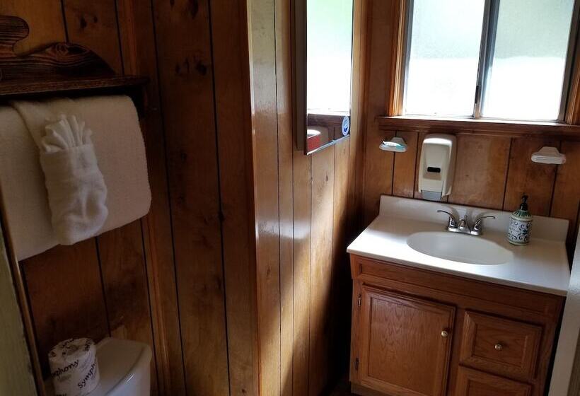 Grey Squirrel Resort