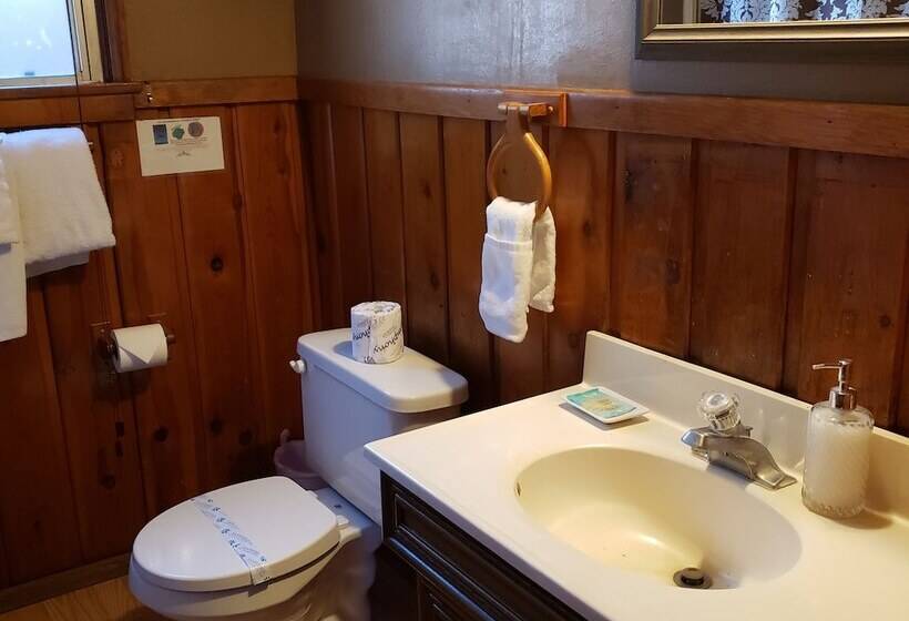 Grey Squirrel Resort