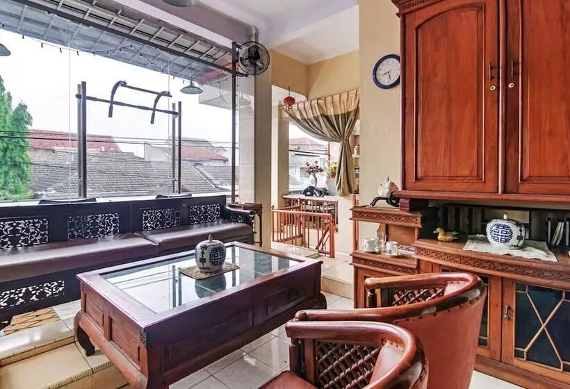 ホテル Spot On 90060 Jq Homestay Syariah