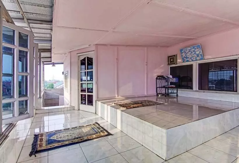 ホテル Spot On 90060 Jq Homestay Syariah