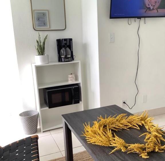 Motel Lauderdale Inn