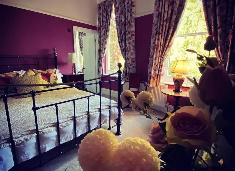 Ashleigh Buxton B&b