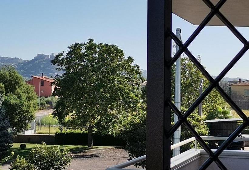 مبيت وإفطار Montesarchiorooms